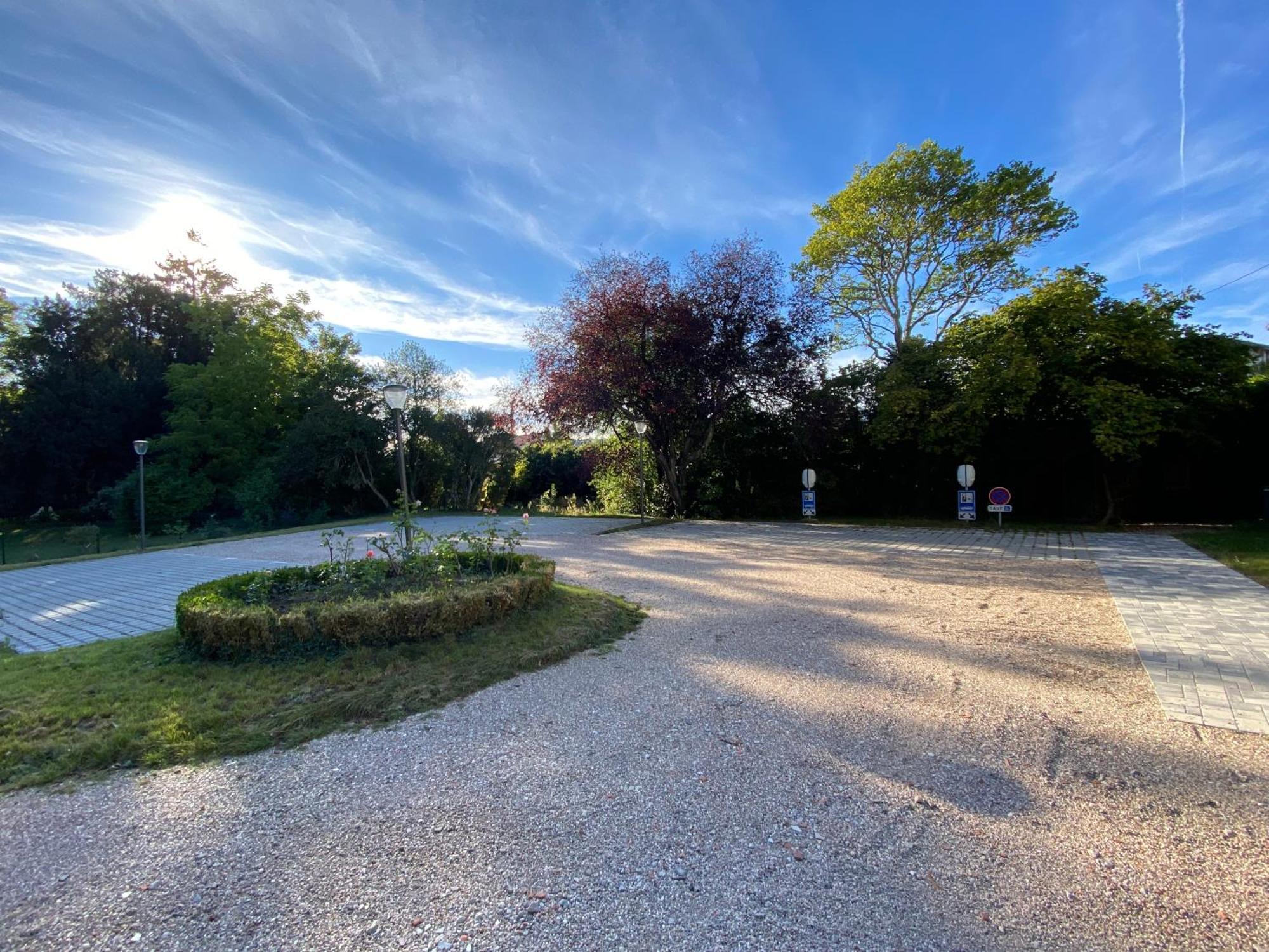 Logis Hotel Du Parc Pont-a-Mousson Bagian luar foto